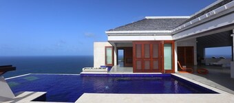  Architecturally stunning and sustainable 5* Villa, 5 B/R suites, infinity pool
