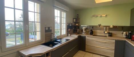 Refrigerador, microondas, horno y parrilla de estufa