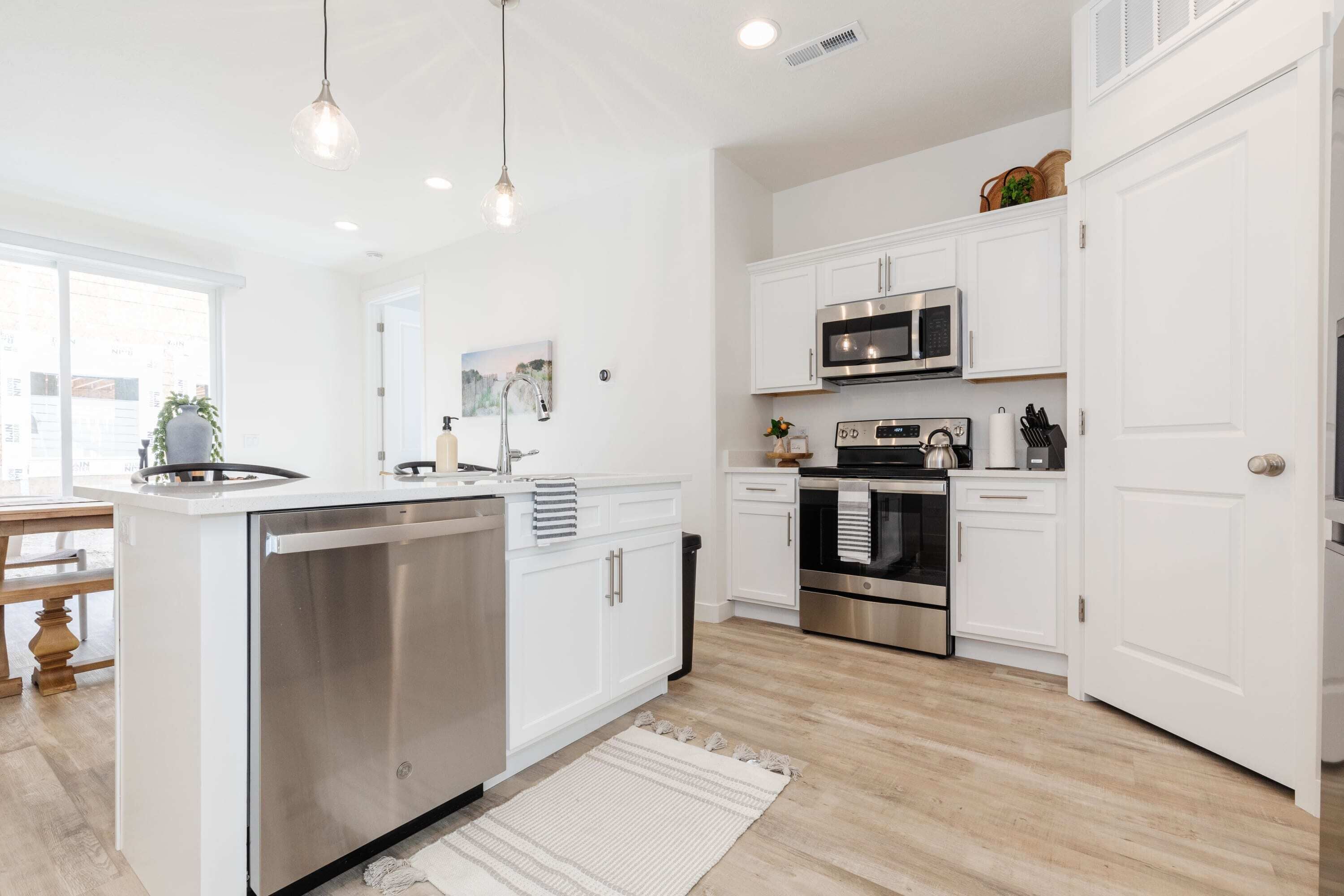 New Designer Townhome w/ Trailer Parking & Games