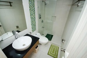 Estudio | Baño | Bidet y shampoo 