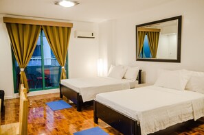Tabla de planchar con plancha, wifi gratis y ropa de cama 