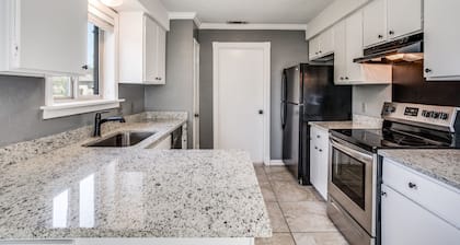 Well appointed home minutes from Kalahari and Downtown