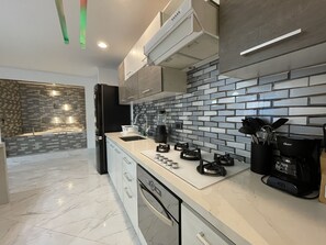 Kochgeschirr/Geschirr/Besteck