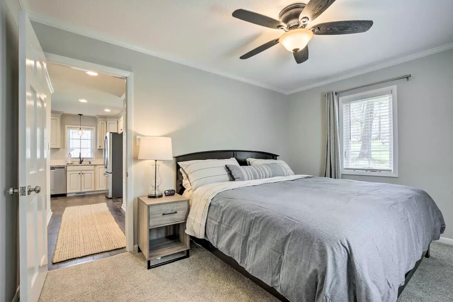 3 bedrooms, desk, iron/ironing board, travel crib