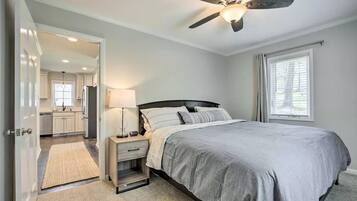 3 bedrooms, desk, iron/ironing board, travel crib