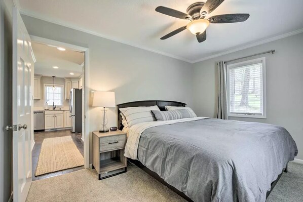 3 bedrooms, desk, iron/ironing board, travel cot