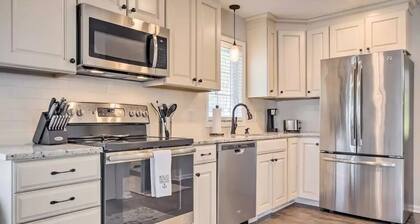 Stylish 3BR Lakefront Home on Kerr Lake