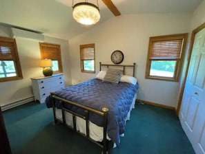 4 camere, una scrivania, Wi-Fi