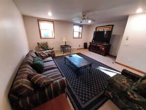Smart TV, fireplace, computer monitors - Lake Placid Beauty - Labor Day special! (Lake Placid)