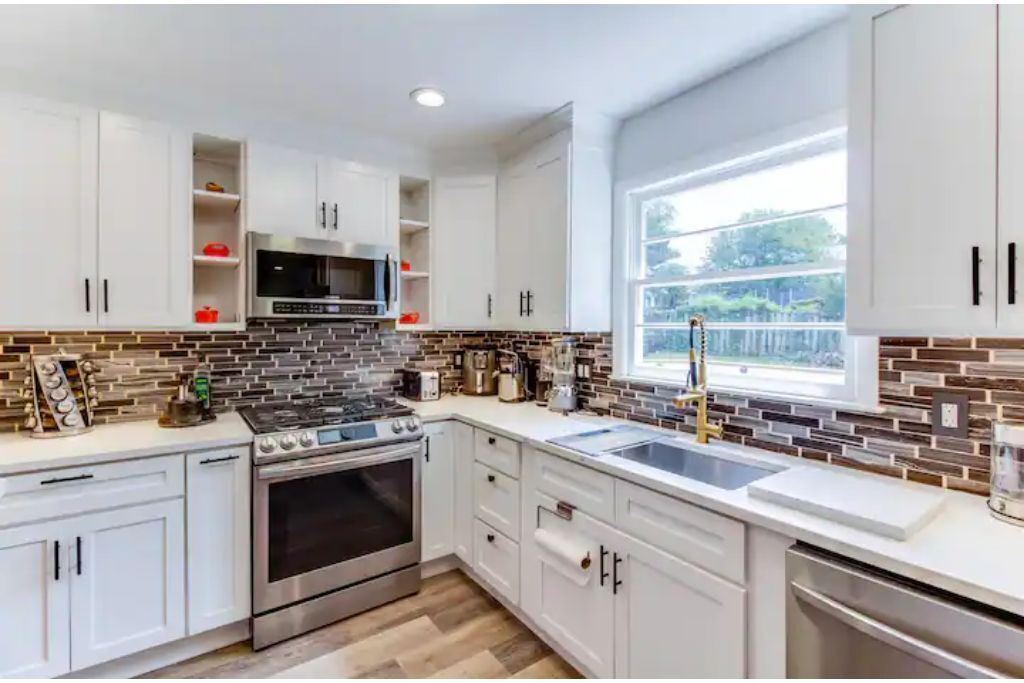 Luxury Home in Heart of Vienna w Theater, Near DC!