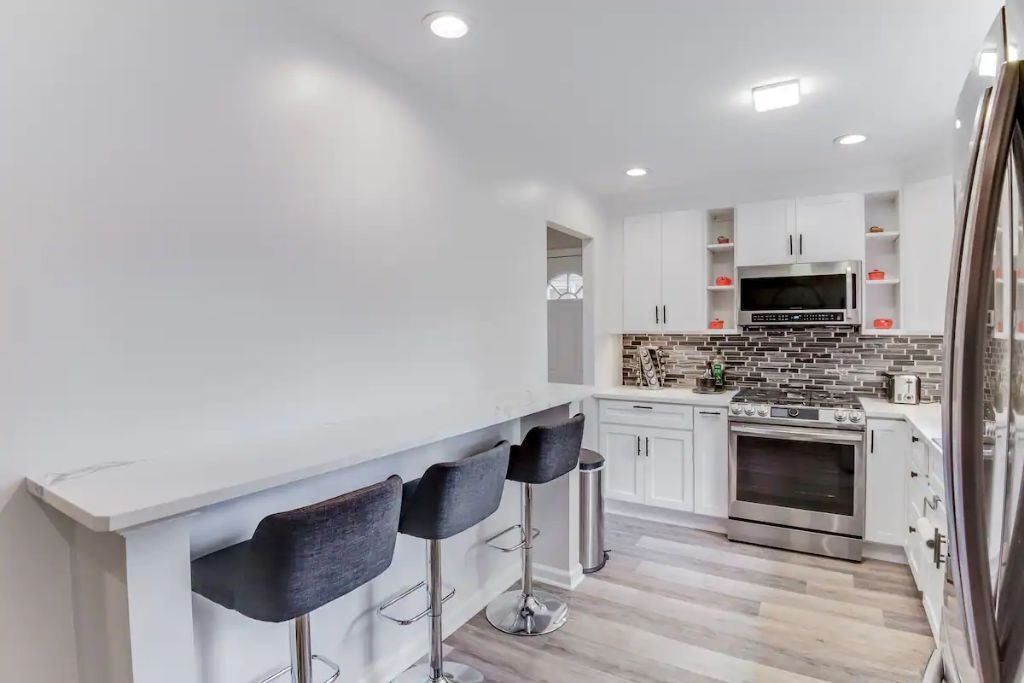 Luxury Home in Heart of Vienna w Theater, Near DC!