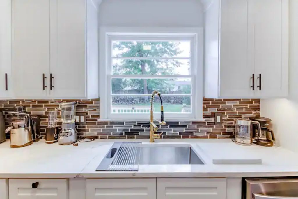 Luxury Home in Heart of Vienna w Theater, Near DC!