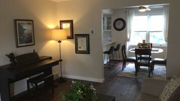 Una Smart TV, una chimenea