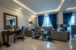 Premier Room, Mountain View | Premium bedding, desk, laptop workspace, soundproofing