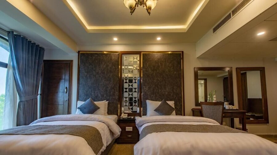 Envoy Continental Hotel