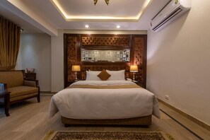 Habitación ejecutiva, 1 cama King size, para no fumadores, vista a la colina | Ropa de cama de alta calidad y escritorio 