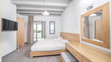 Habitación estándar con 1 cama matrimonial o 2 individuales | Caja de seguridad en la habitación y escritorio