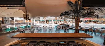 FarOut BeachClub - Rooms & Camping