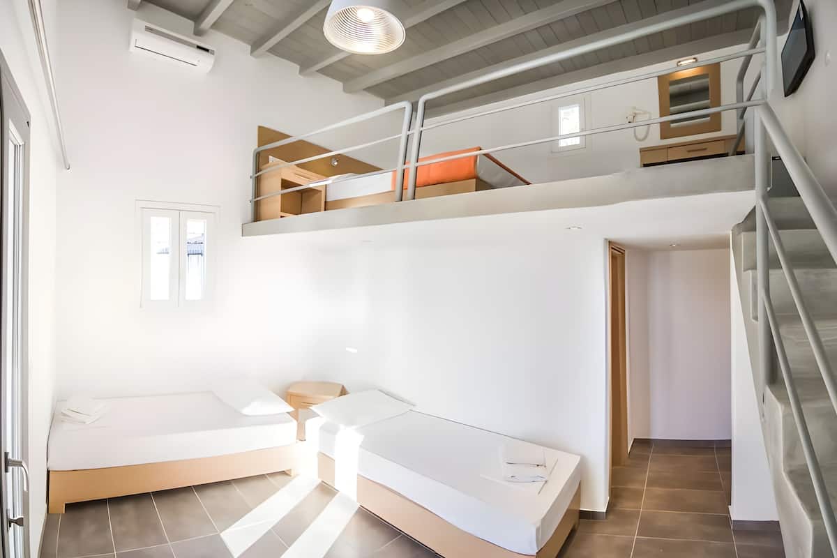 In-room safe, desk, laptop workspace, free WiFi