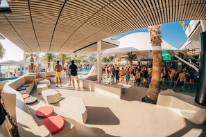 Poolside bar