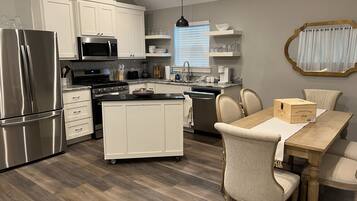 冰箱、微波炉、烤箱、炉灶