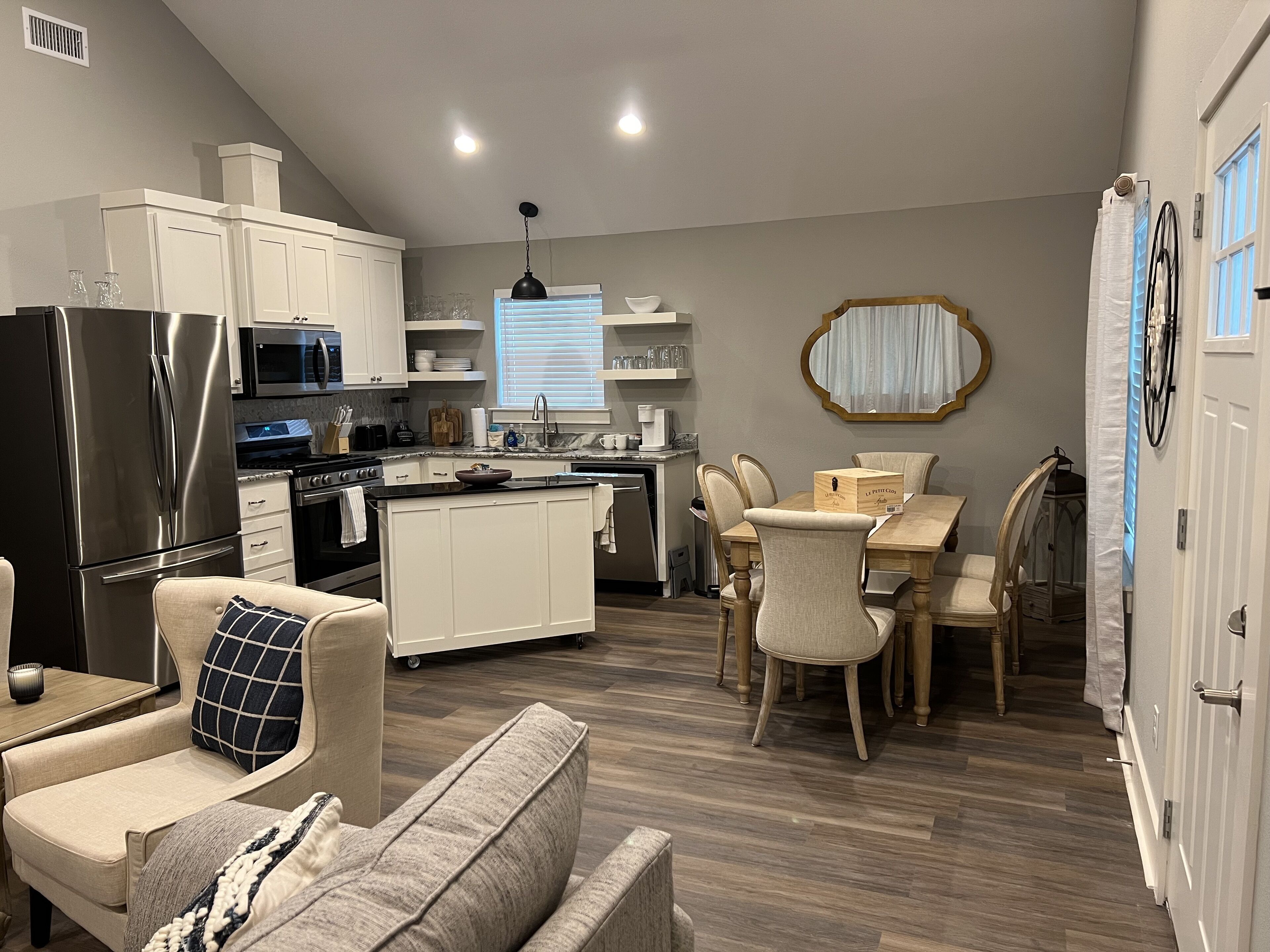 Brand New 3BD/2B Home - 2 min from Baylor U, 3 min from Magnolia