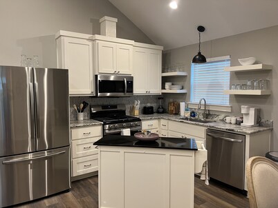 Brand New 3BD/2B Home - 2 min from Baylor U, 3 min from Magnolia