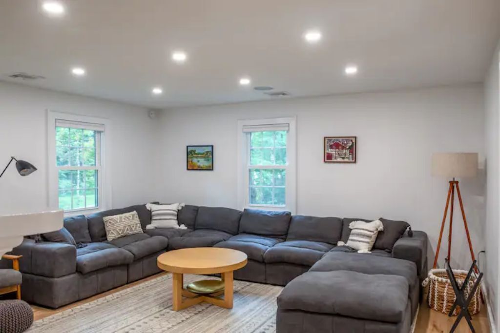 Modern Hudson Valley Creekside Retreat + Hot Tub!