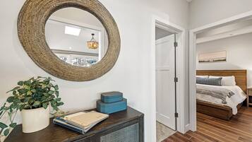 2 habitaciones, tabla de planchar con plancha, cuna de viaje y wifi