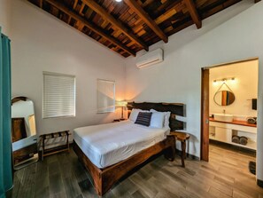 2 habitaciones, tabla de planchar con plancha, cuna de viaje y wifi 