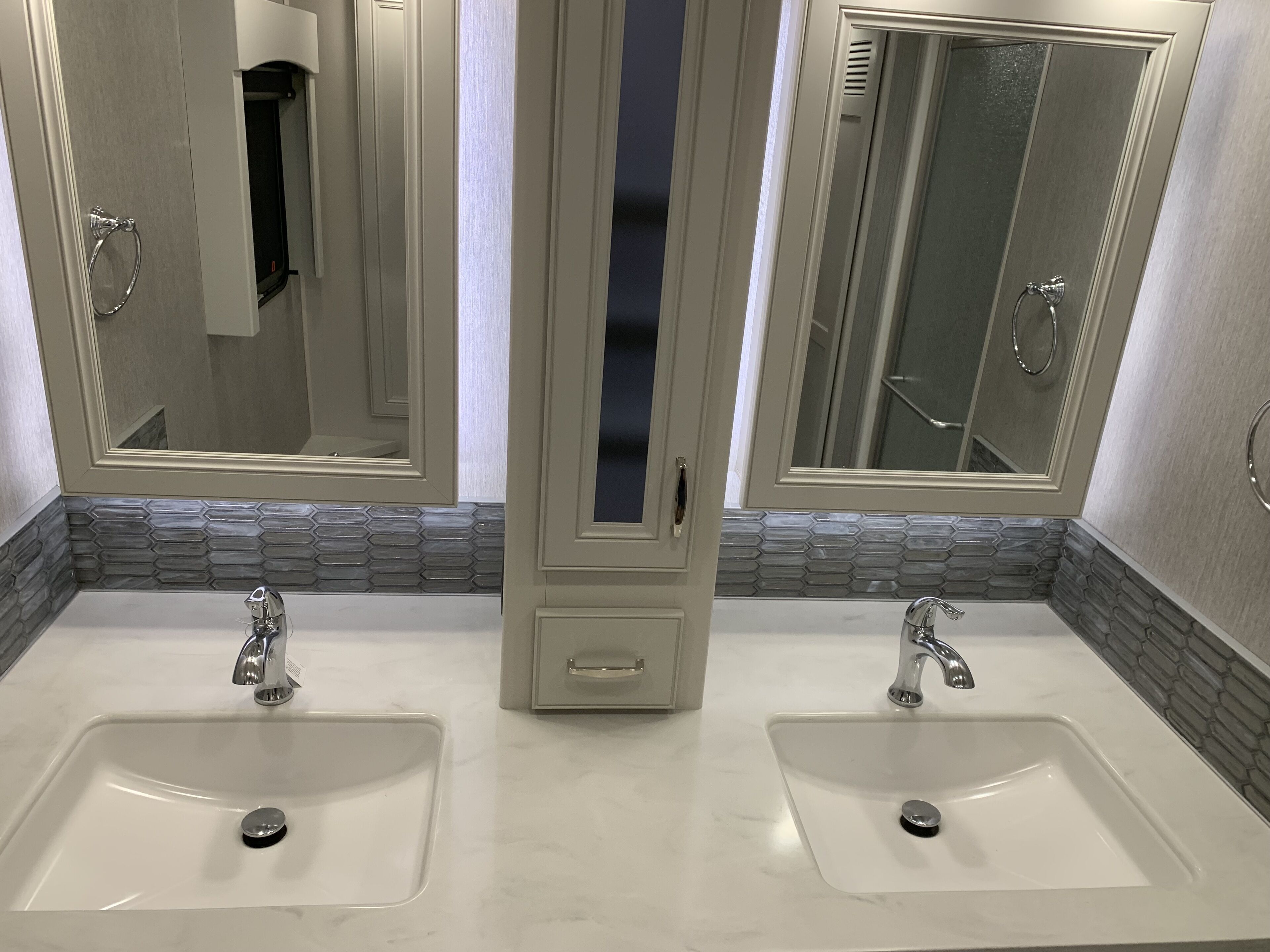 Conveniently located, close to the airport, beach and Miami