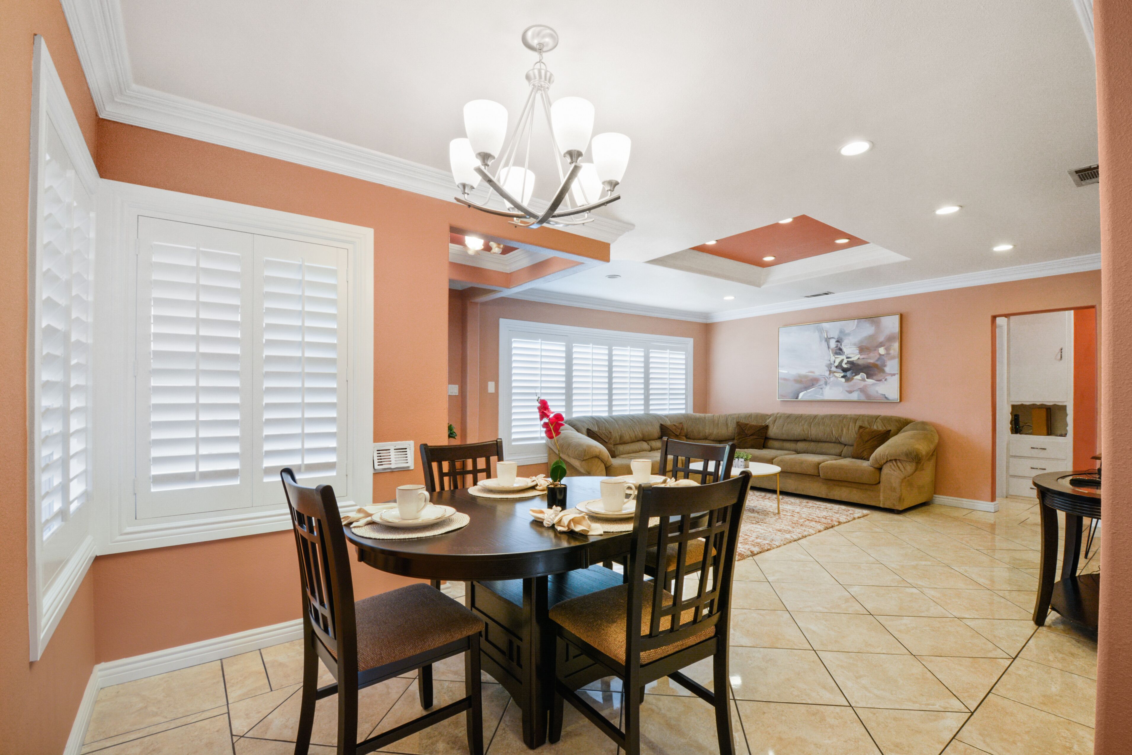 Comfortable Family size home, 20 min away from theme park!