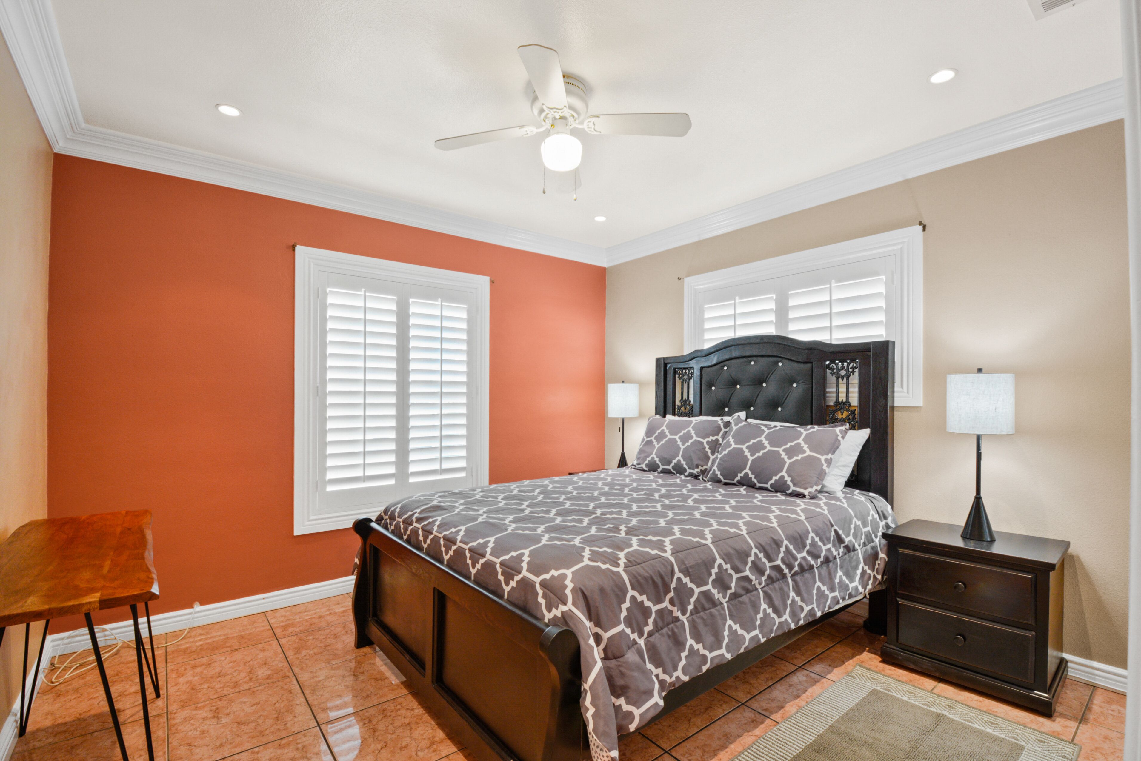 Comfortable Family size home, 20 min away from theme park!