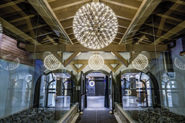 Interior - Cordée 112 Chamonix: Luxury Apartment with Stunning Views, Heated Pool, and Spa (Chamonix)