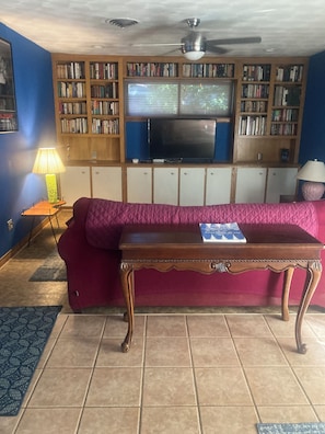 Smart TV, reproductor de DVD y libros