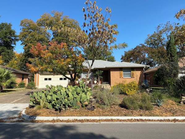 Exterior - Charming East Dallas Home (Dallas)