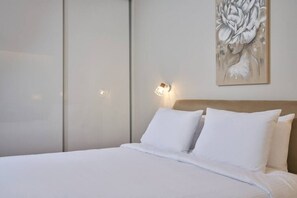 2 室のベッドルーム、デスク、アイロン / アイロン台、WiFi (無料)