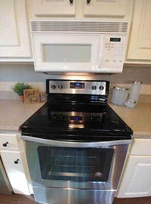 Private kitchen - Sprawling Terrace for 4 + full kitchen (Marietta)