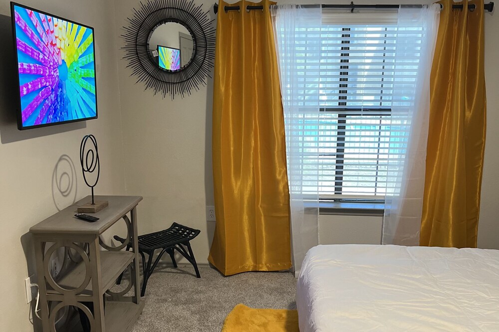 Pool Side 2-2 Rental Unit w-Pool & 24hr Gym...