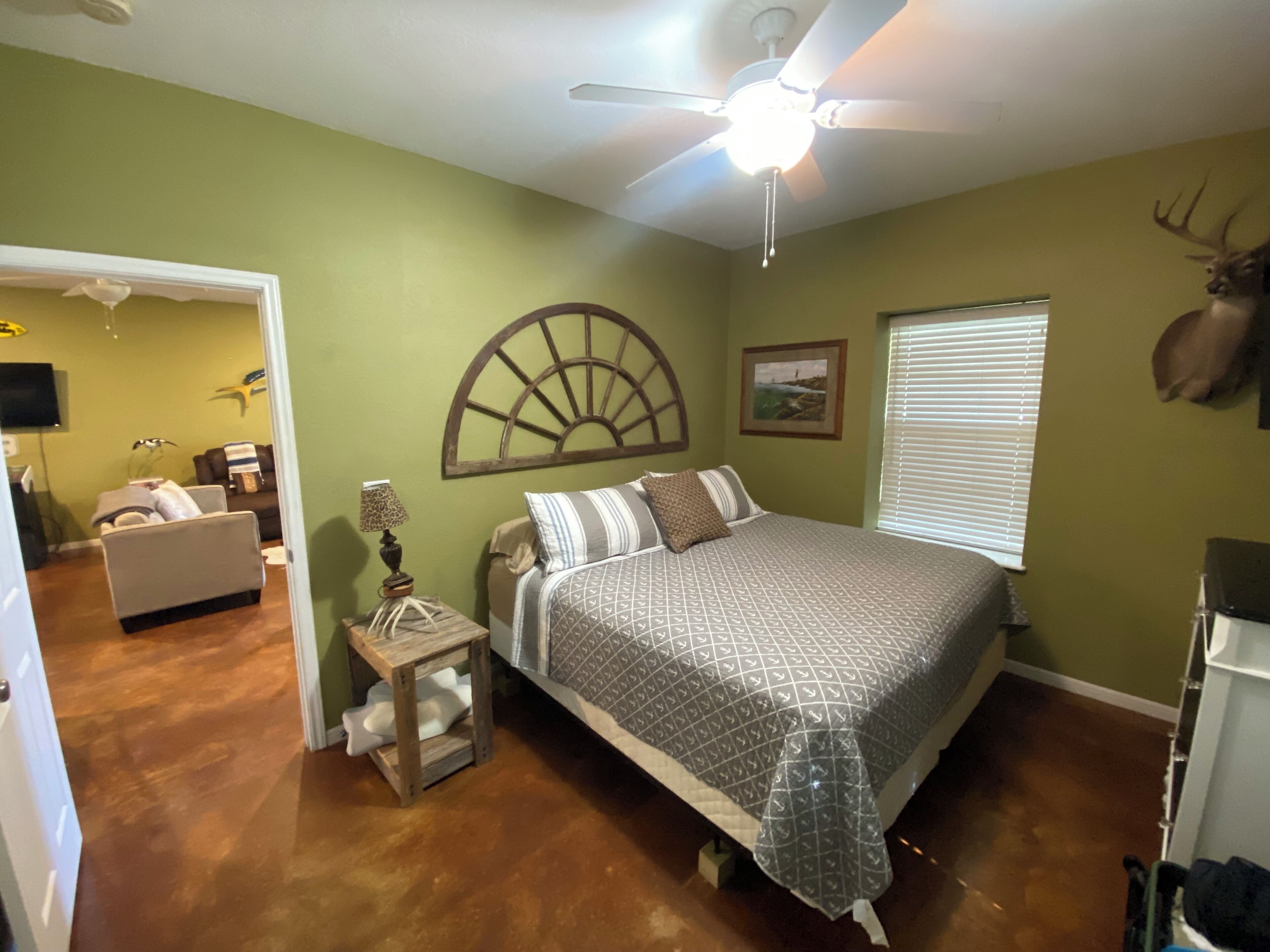 Rustic 2/2 Barndo in Quiet Area, Bring Your Boat, Family & Pets, Fenced Yard