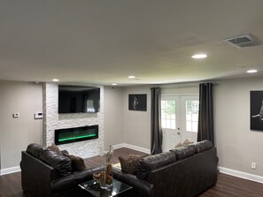 Living area - Home Is Where the Heart Is (Jonesboro)