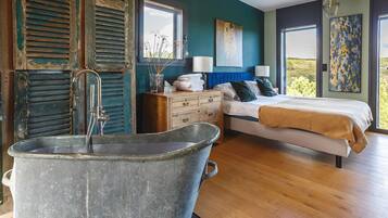 5 chambres, bureau, fer et planche Ă repasser, lit parapluie