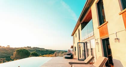 Luxury villa, heated infinity pool, hot tub near Carcassonne, South of France