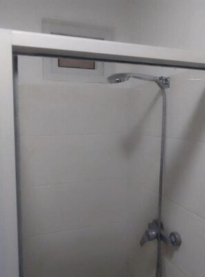 Shower, towels, soap, toilet paper - Natures Retreat (Bellevue Chopin)