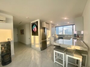 Kochgeschirr/Geschirr/Besteck