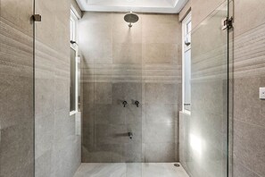 Hair dryer - Gav10: Modern Pool Side Condo in Quiet Area of Tam (Tamarindo)
