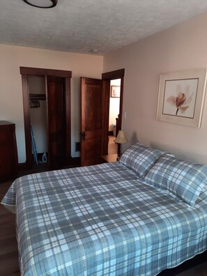 1 habitación, tabla de planchar con plancha, wifi gratis y ropa de cama