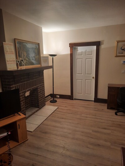 Sha-Ron's Place 2 bedroom home in McKees Rock, Pittsburgh 