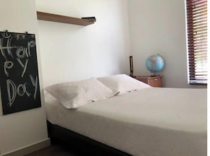 3 bedrooms, iron/ironing board, travel crib, free WiFi - Rooftop terrace, privilege location. (Cali)