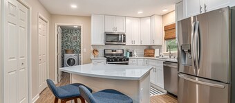 Spacious Getaway w/Fast WiFi, Chef’s Kitchen for 8+
